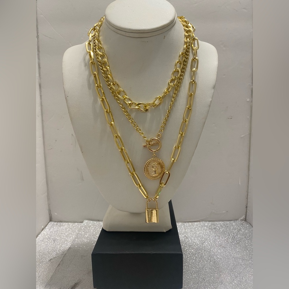 GOLD FASHION PENDANT NECKLACE